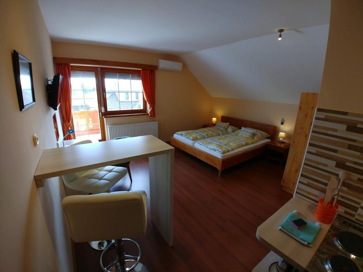 Ciklamen Apartman Gyenesdiás Extérieur photo